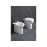 Coppia Sanitari Wc + Bidet a Terra Filo Muro SHORT - Coprivaso Termoindurente Avvolgente Soft Close - Materiale: Ceramica