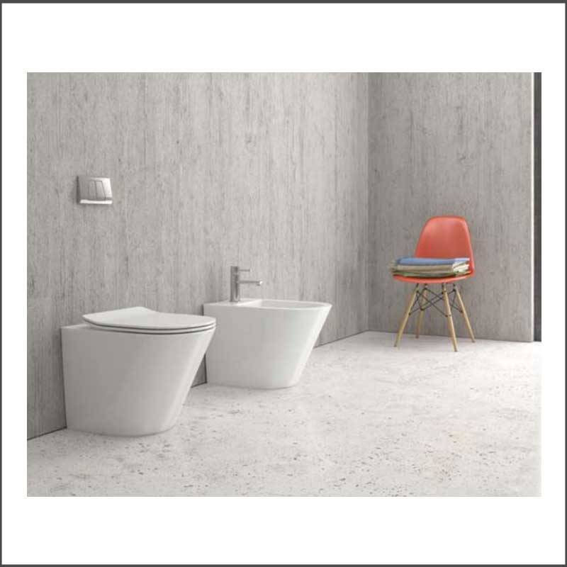 Vaso filomuro in ceramica bianca con sedile soft-close